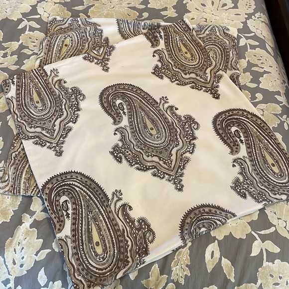 Pottery Barn Accents Pair Of Pottery Barn Gabi Brown Paisley Pillow
